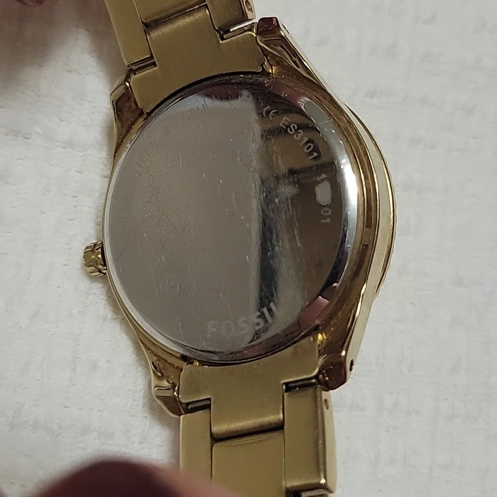 Womens Watch - Picture 3 of 5
